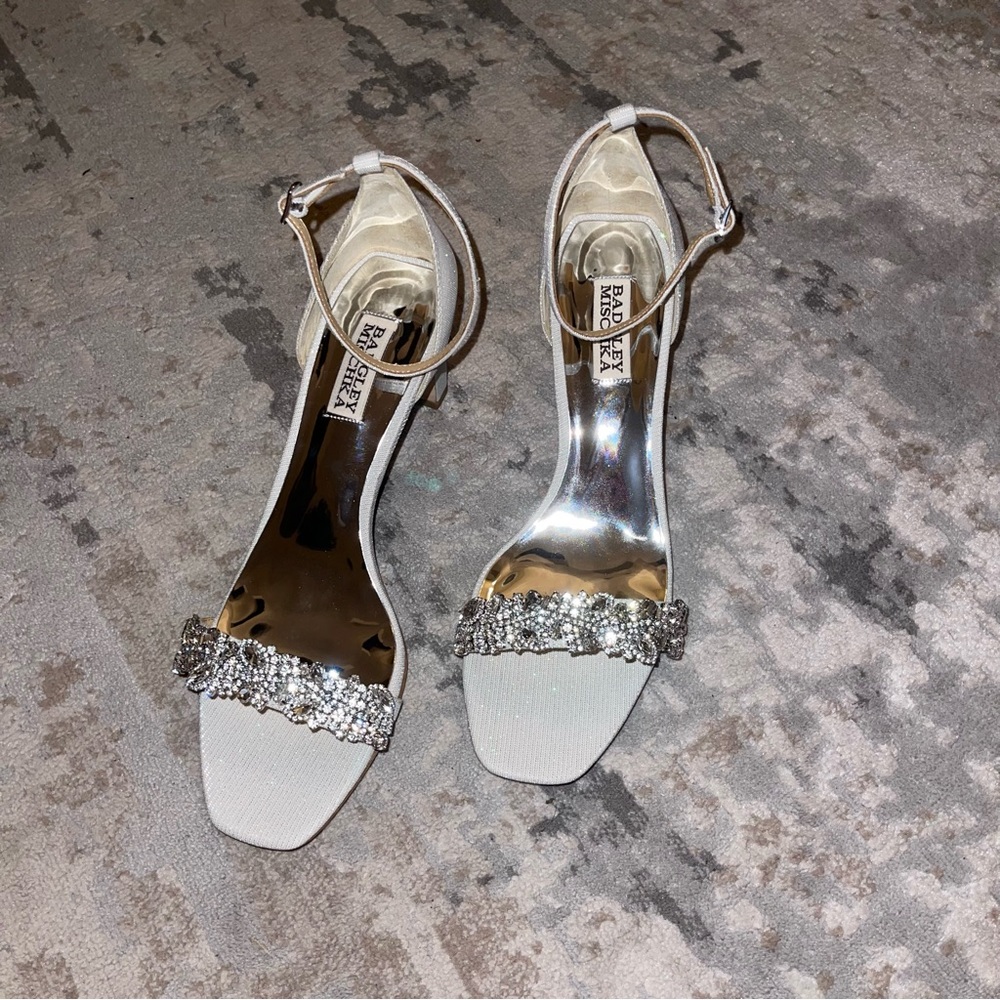NWT Badgley Mischka Silver Women's Heels